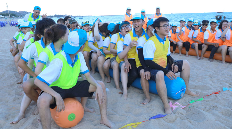 HOẠT ĐỘNG TEAM BUILDING