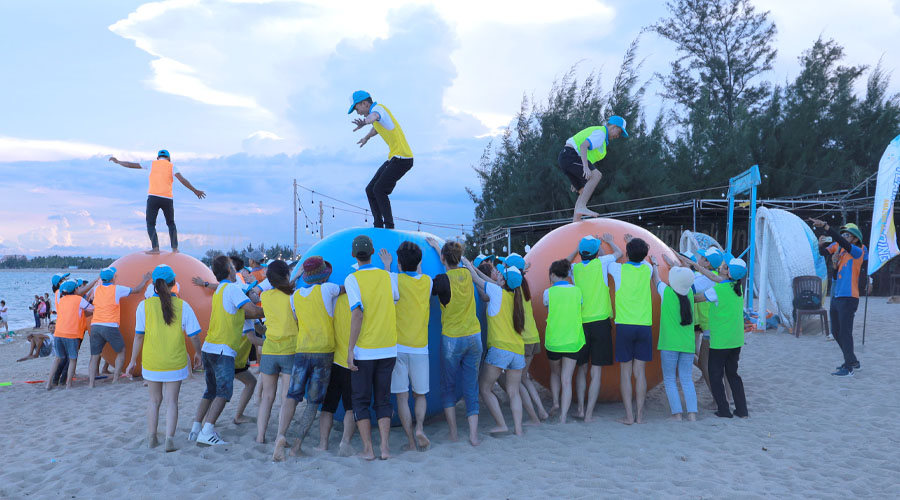 HOẠT ĐỘNG TEAM BUILDING