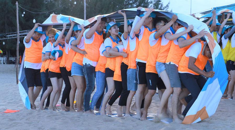 HOẠT ĐỘNG TEAM BUILDING